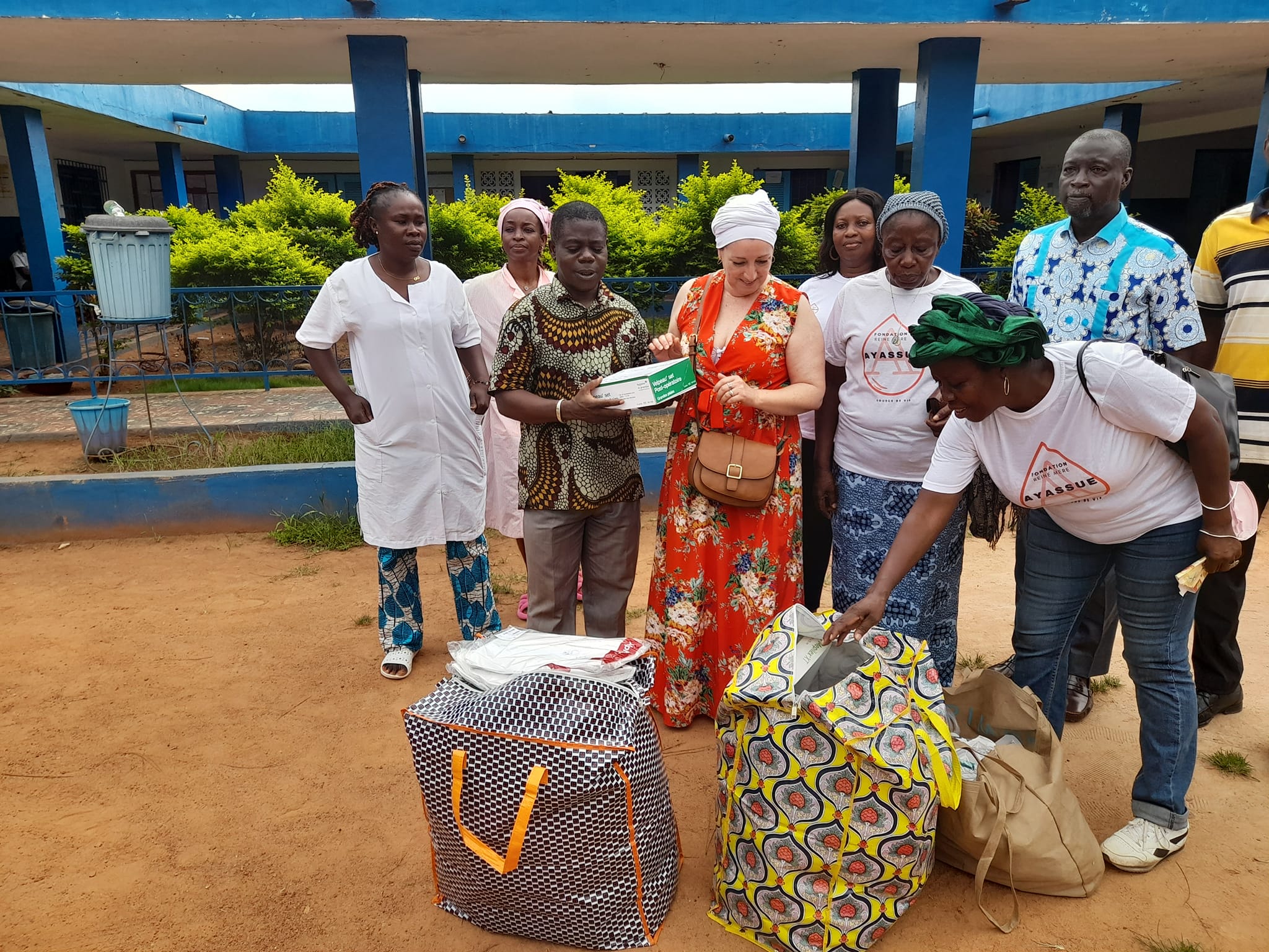 Remise de matériel médical — dons aux structures de soins en Côte d'Ivoire